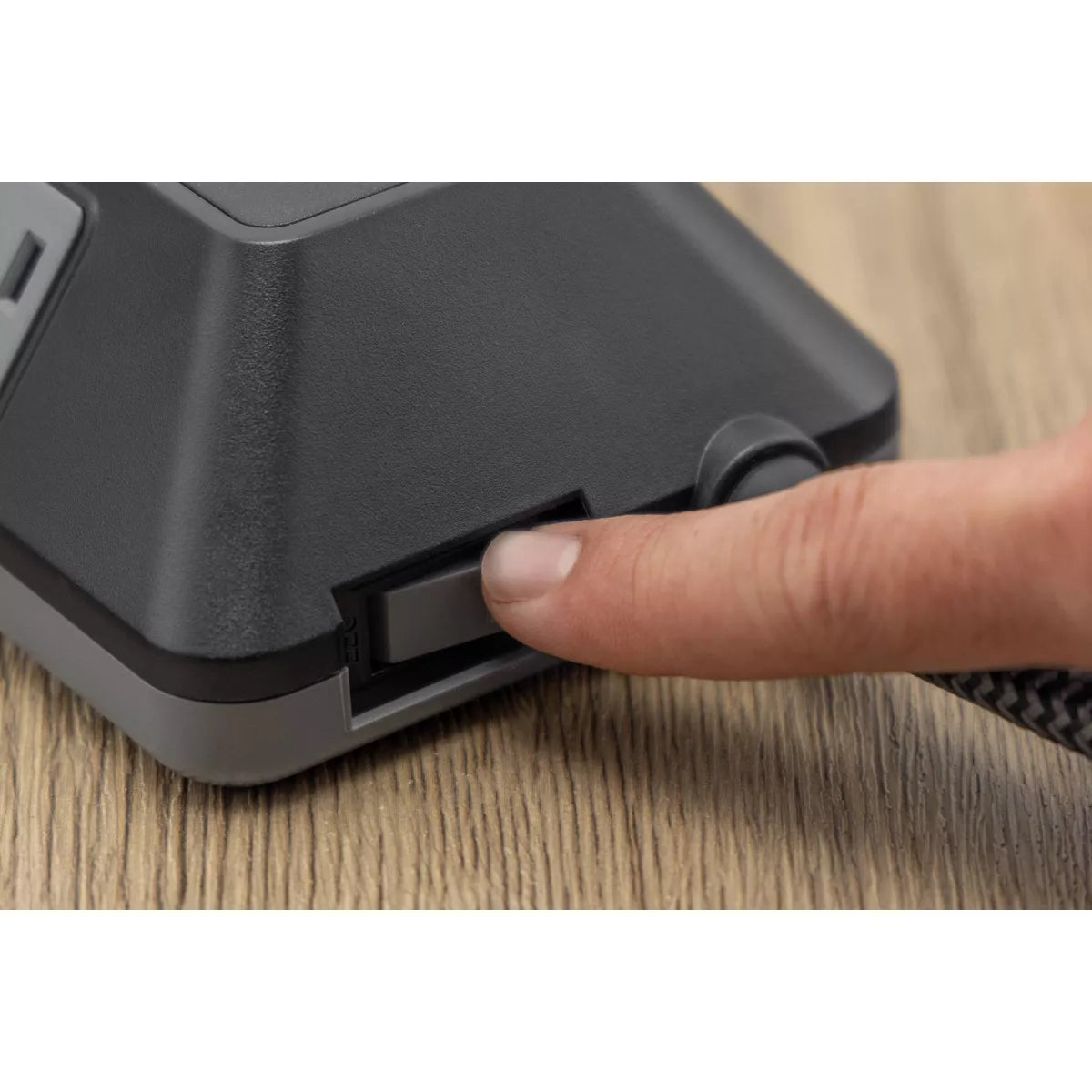 GE 10-Outlet Surge Protector 2 USB-A and 1 USB-C 3540J 4' Braided Cord Black: Extension Cord & Outlet Extender